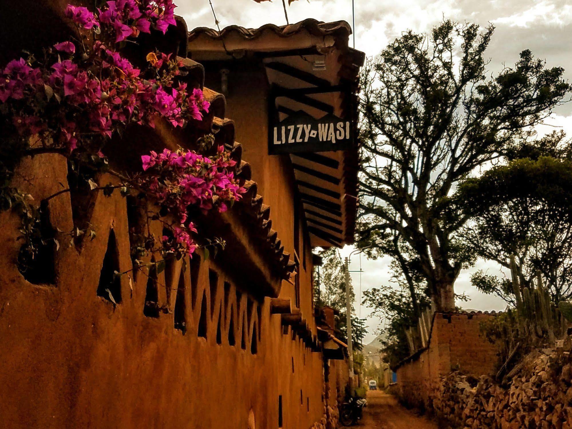 Lizzy Wasi Urubamba Hotel Exterior foto